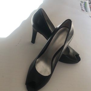 Nine West black leather 7M high heels shoes